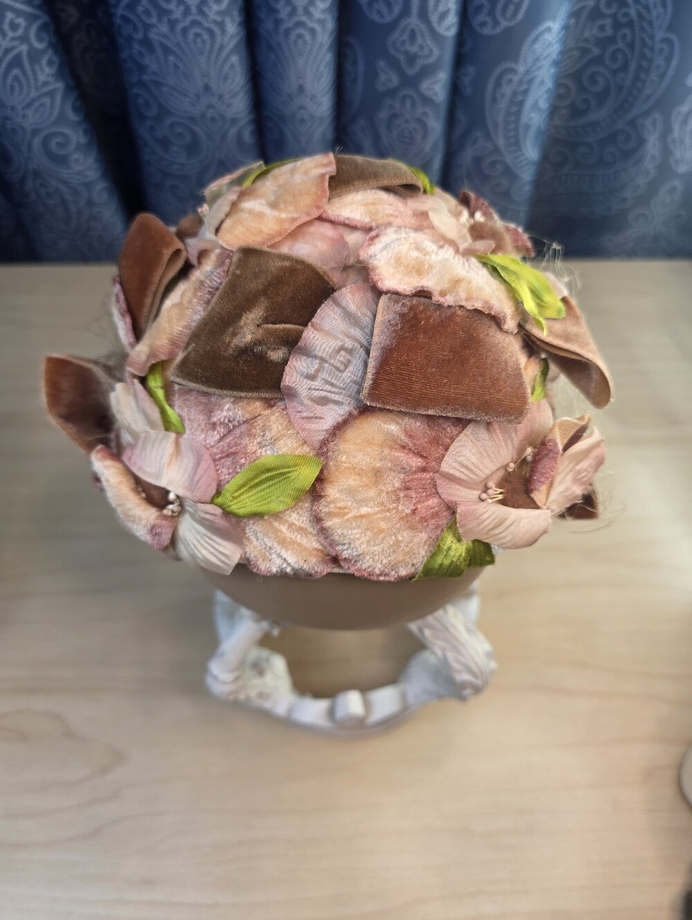 Vintage 1950s Pink Velvet Floral Topper Hat with Birdcage Netting Veil - Picture 3 of 11